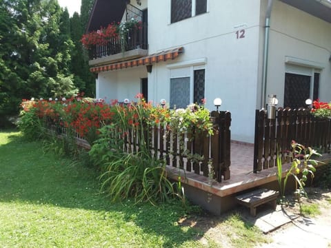 Appartement mit Terrasse