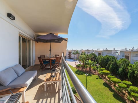 BnB Homes Wohnung mit Terrasse und Schwimmbad