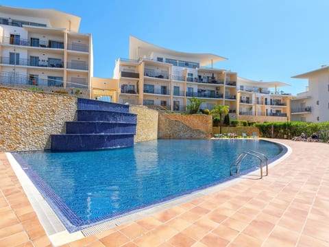 BnB Homes Wohnung mit Terrasse und Schwimmbad