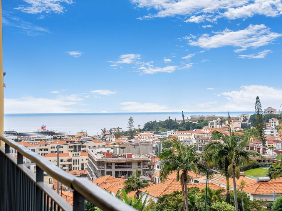 mit Balkon - Funchal