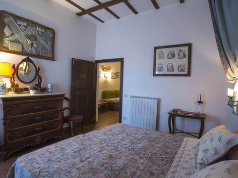 Komfortable Unterkunft in einem Schloss, Schwimmbad