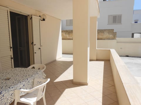 Helles, einladendes Appartement mit überdachter Veranda in Strandnähe