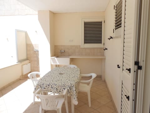 Helles, einladendes Appartement mit überdachter Veranda in Strandnähe