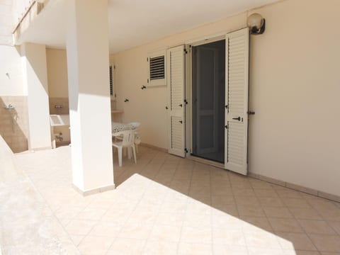 Helles, einladendes Appartement mit überdachter Veranda in Strandnähe