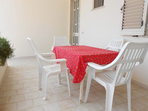 Helles, einladendes Ferienapartment mit Sonnenterrasse in Strandnähe