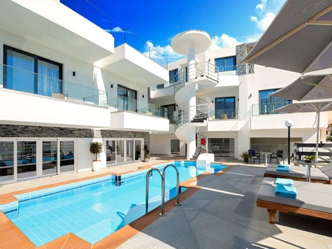Pnoe Beachside Suite