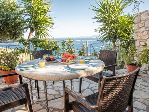 Villa Sotiris mit Pool und herrlichem Meerblick