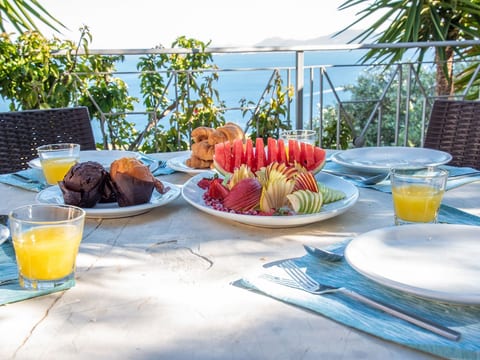 Villa Sotiris mit Pool und herrlichem Meerblick