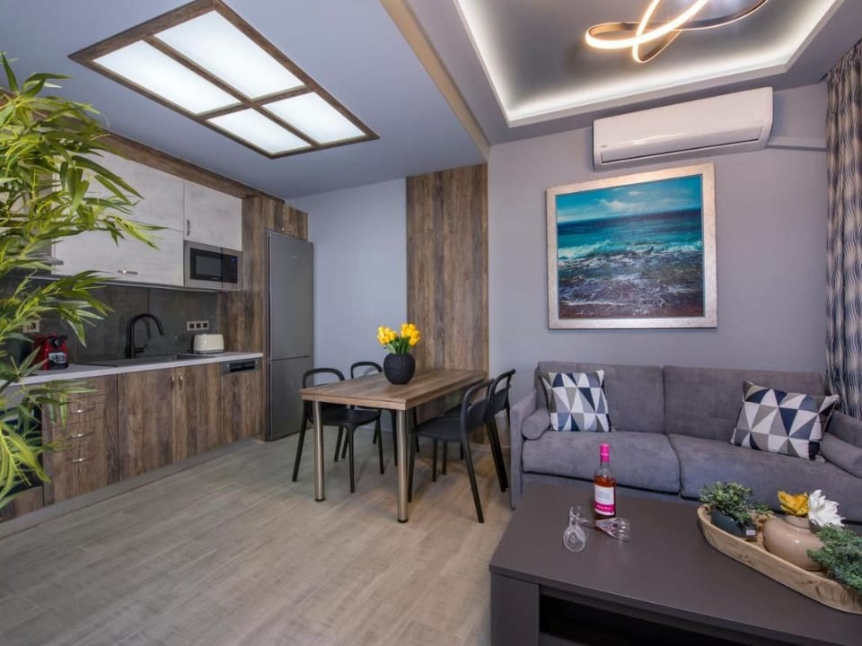 Renas Luxus-Wohnung - Agia Marina