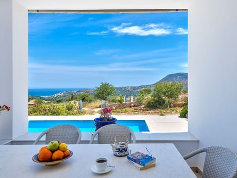 Villa mit Pool für bis zu 8 Personen. Meerblick.