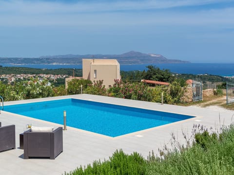 Villa mit Pool für bis zu 8 Personen. Meerblick.