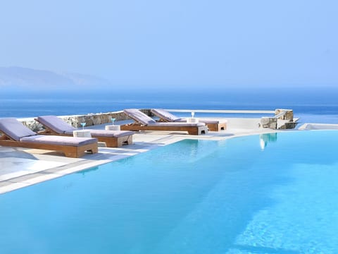 SUPERB BEACH ACCESS LUXURY SEA VILLA POOL by Calypso Sunset