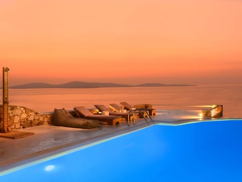 SUPERB BEACH ACCESS LUXURY SEA VILLA POOL by Calypso Sunset