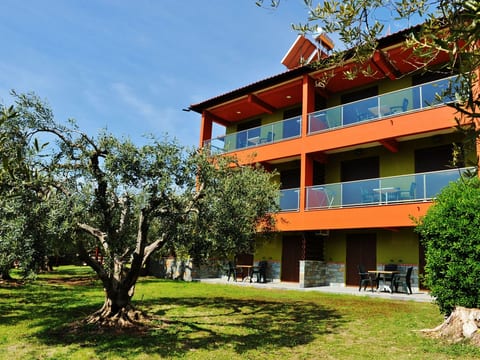 Elegantes Apartment im Erdgeschoss mit Gartenblick