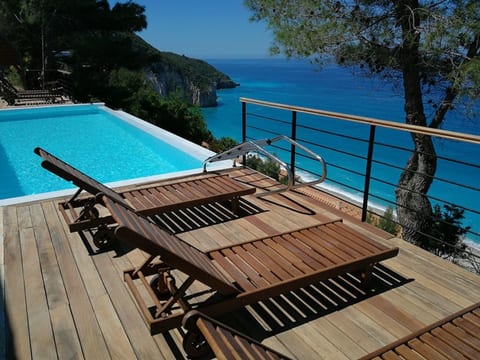 Milos Bay Villas- Brandneue moderne Villa mit spektakulärem Blick auf den Stran