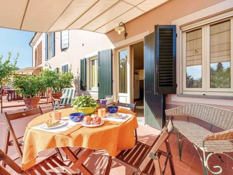 Unterkunft in einer Villa, Schwimmbad und großer