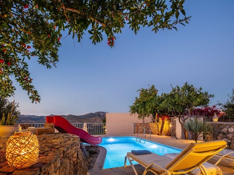 Traditionelle Villa mit Pool und BBQ, in der Näh