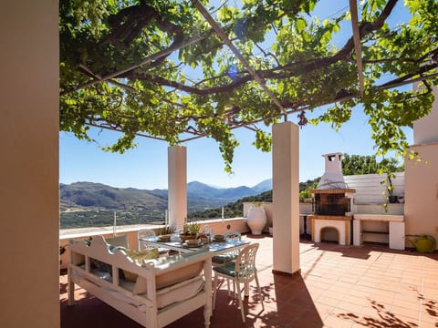 Traditionelle Villa mit Pool und BBQ, in der Näh