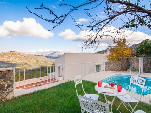 Traditionelle Villa mit Pool und BBQ, in der Näh