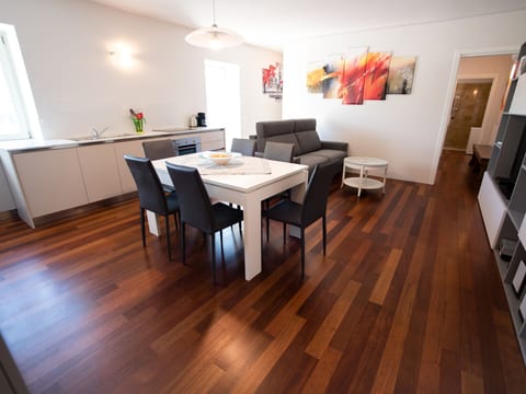 Anwesen mit Garten, Grill und Terrasse