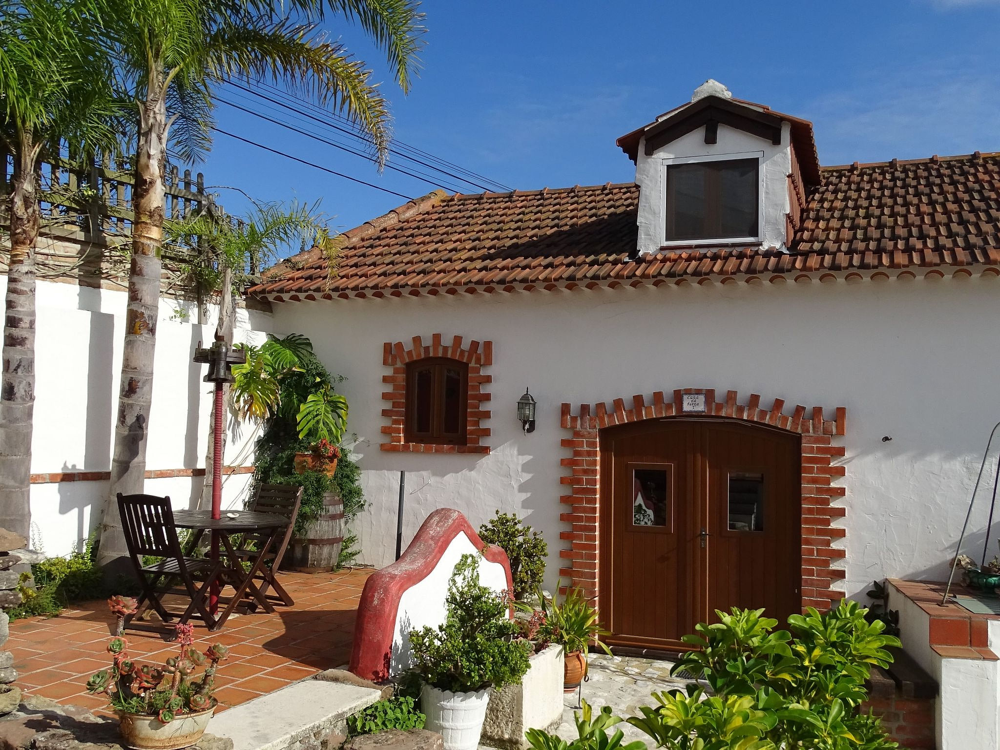 Gemütliches Ferienhaus mit großem Gemeinschaftspool und Garten