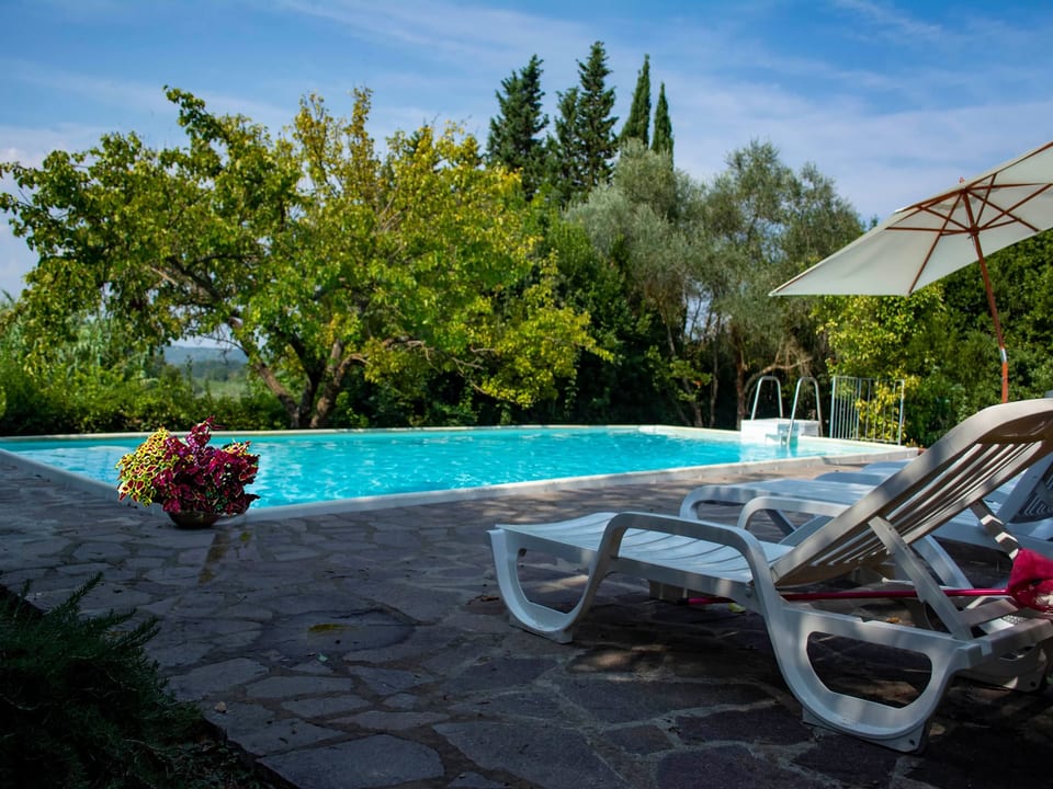Apartamento rústico con piscina en las colinas de la Toscana - Fabbrica