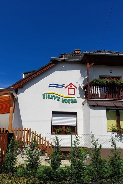 Vicky's House