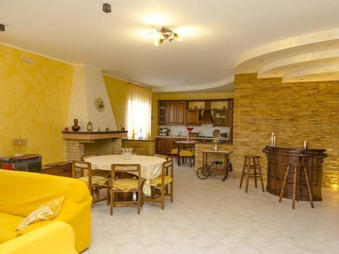 in Petacciato mit Terrasse, Grill und Garten