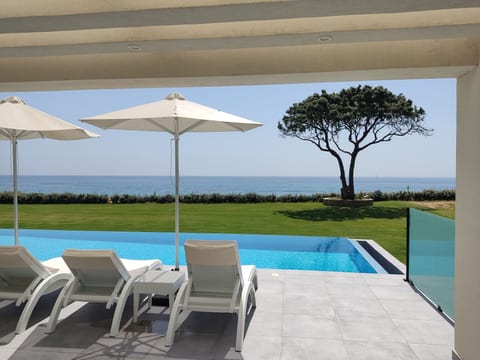 Luxuriöse Villa am Meer mit beheizbarem Pool