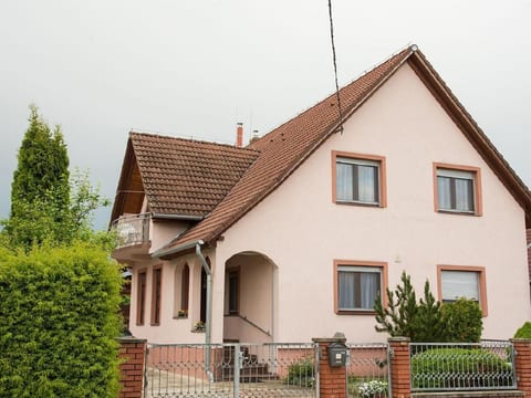 Wohnung mit Garten, Grill und Gemeinschaftspool