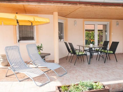 Hochwertiges Ferienhaus Steffi mit Terrasse