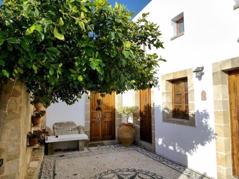 Private Villa mit herrlichem Blick auf das Meer und das Dorf
