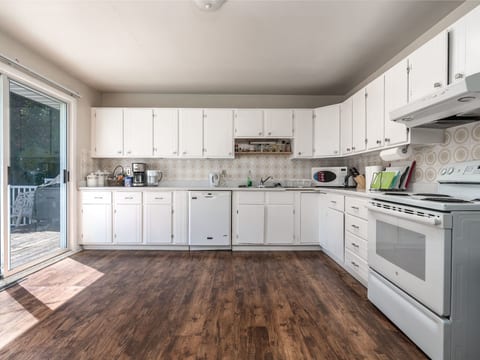 A@Home Ganzes Haus bei Chinook Mall, für 9 Personen