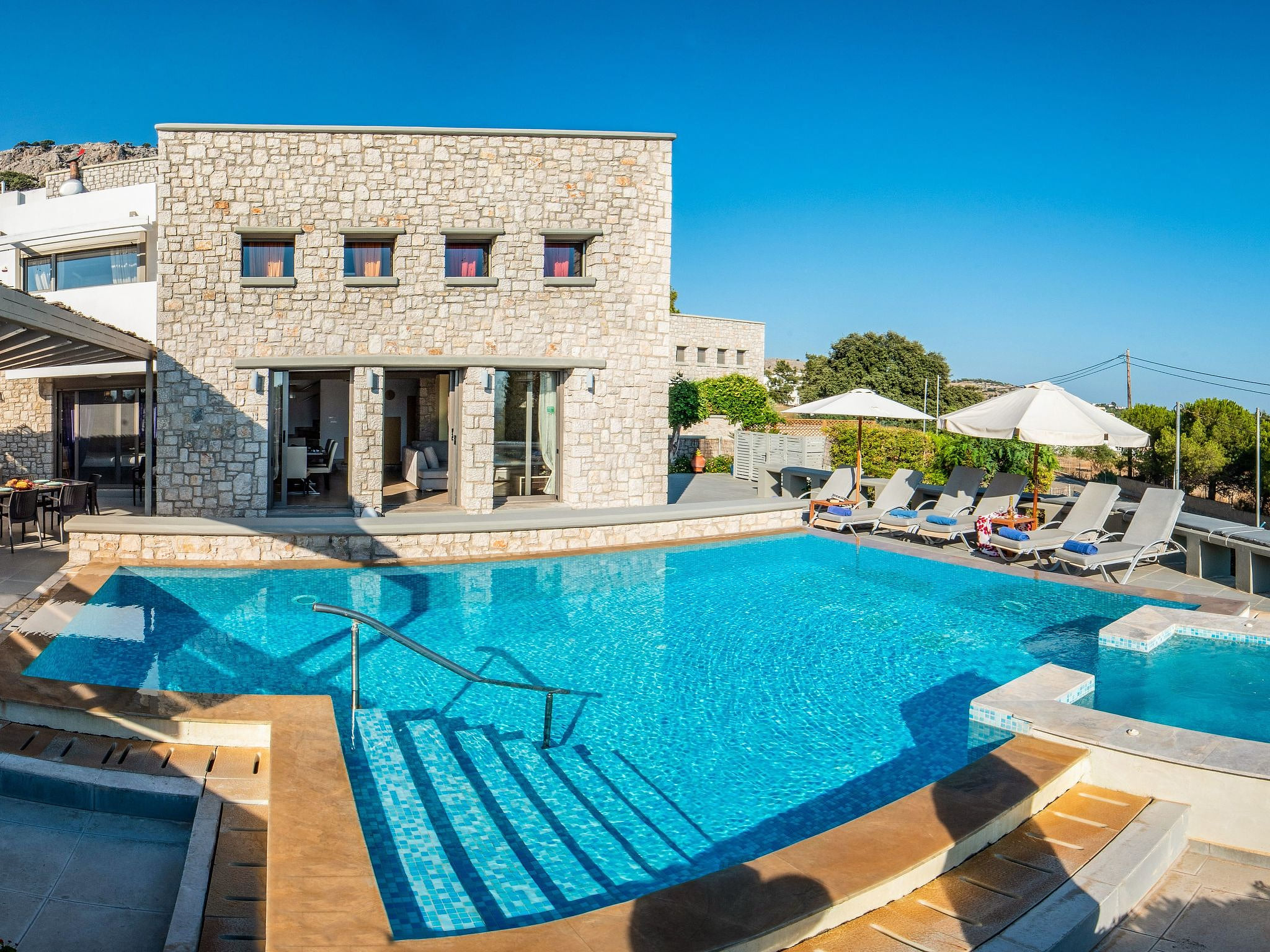 Villa CostaMare - Luxuriöse, neu gebaute Steinvilla