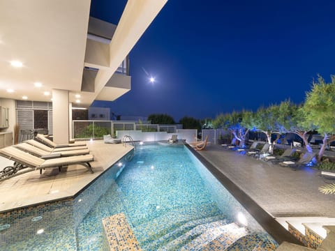 Ferienvilla "Jupiter Views" mit Infinity Pool