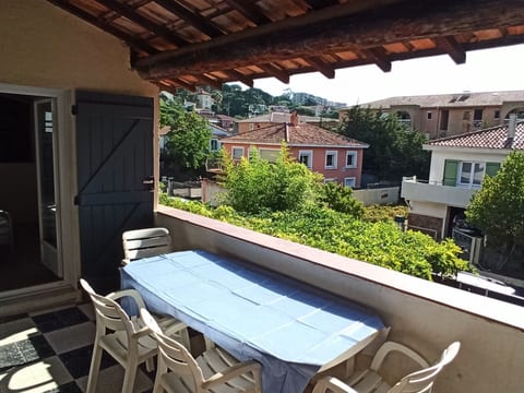mit Terrasse