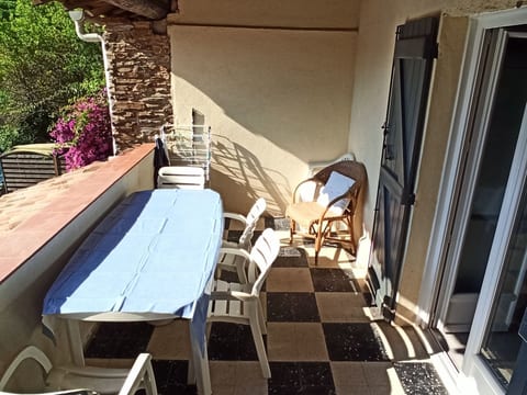 mit Terrasse