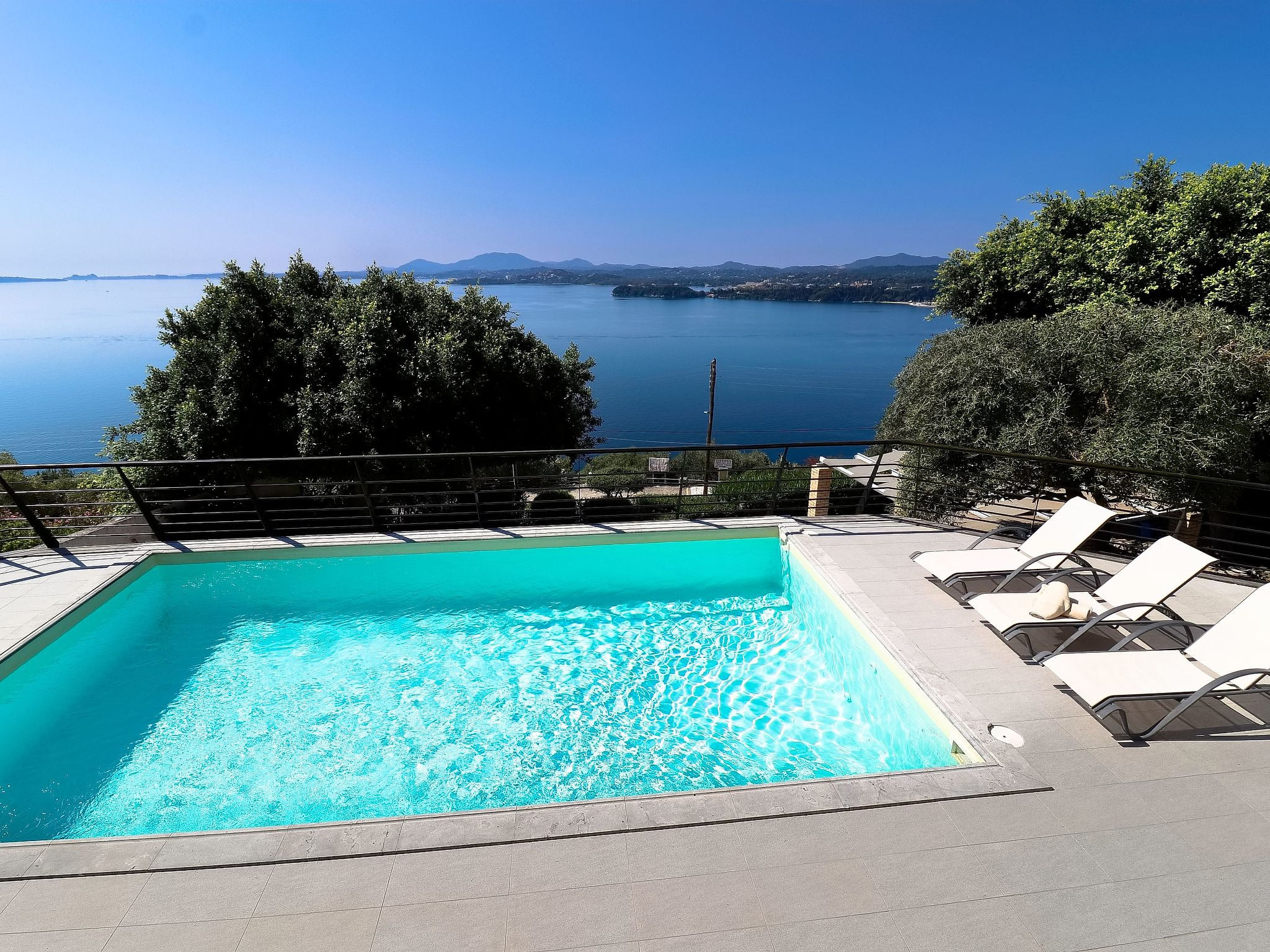 "Faiax" mit eigenem Pool