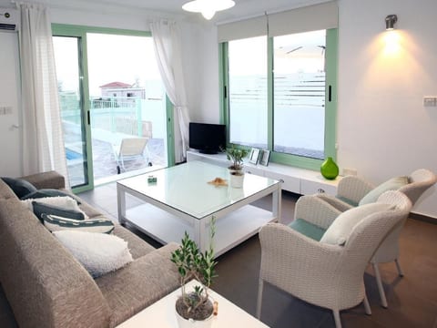 mit Garten, Grill und Terrasse