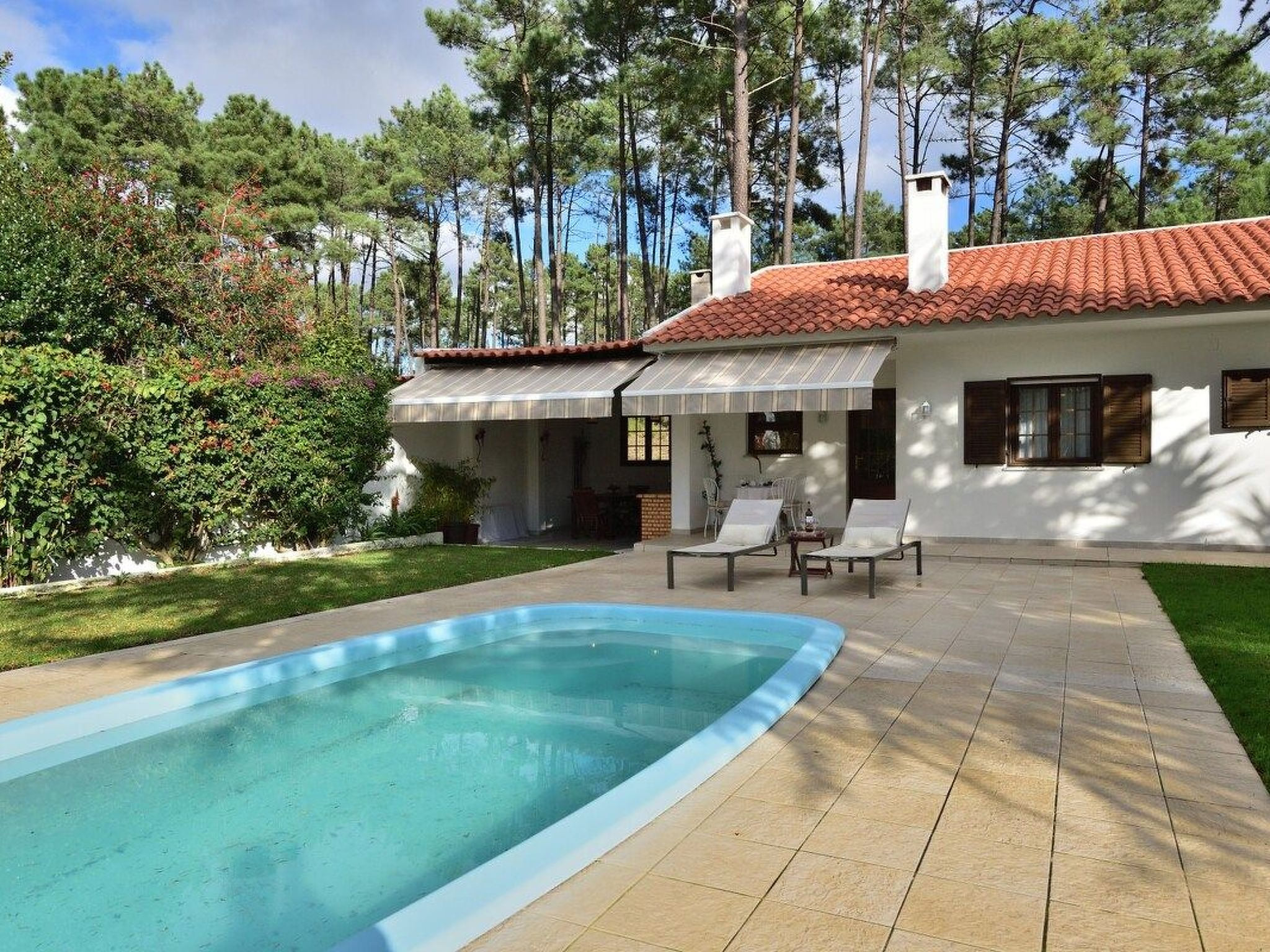 mit Garten, Grill und Terrasse