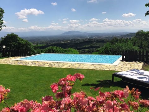 Ferienvilla mit Garten, Grill und Terrasse