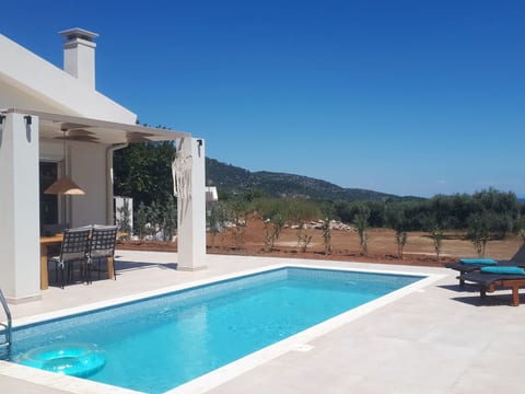 Casa O mit Swimmingpool and großer Terrasse