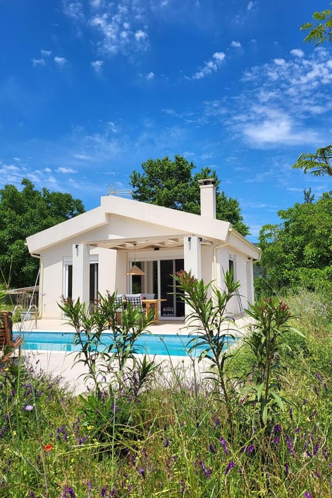 Casa O mit Swimmingpool and großer Terrasse