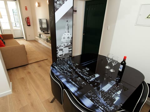 Alfama Right Point, Happiness House