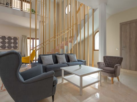 Geräumige Villa Evelyn für 10 Personen mit Pool