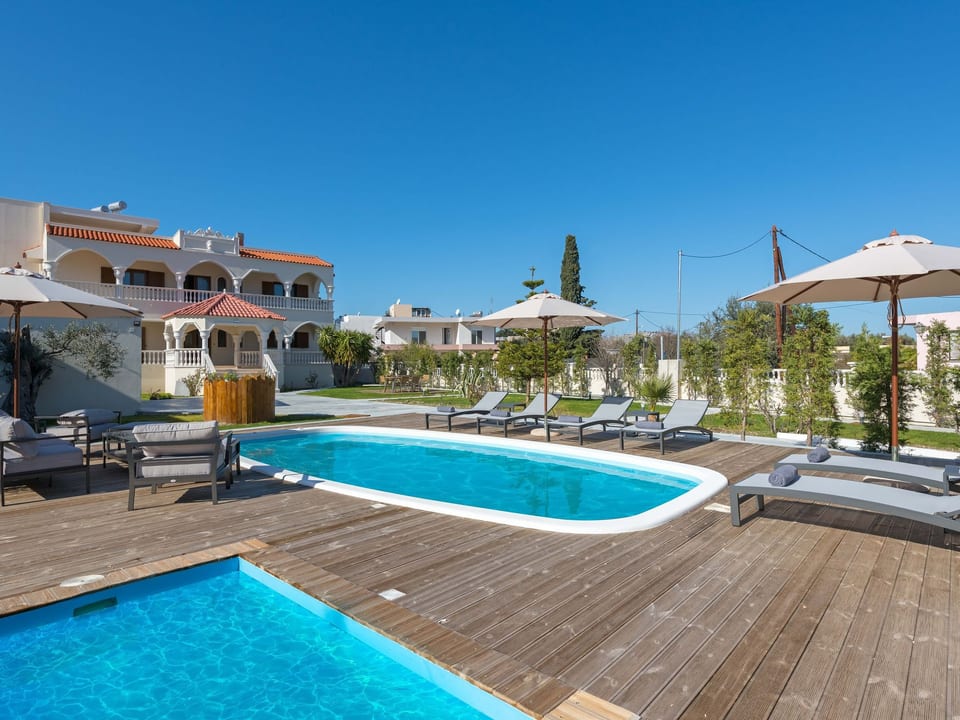 Geräumige Villa Evelyn für 10 Personen mit Pool - Archangelos