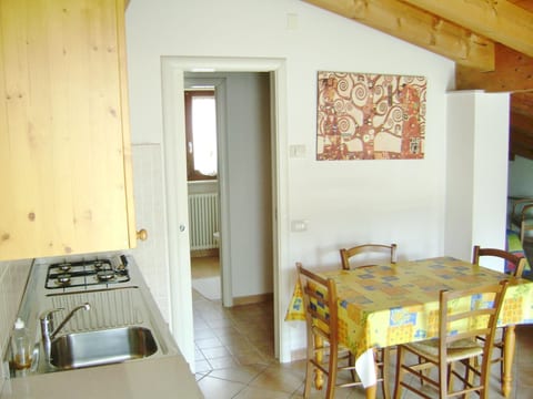 Dachgeschosswohnung mit Privatparkplatz