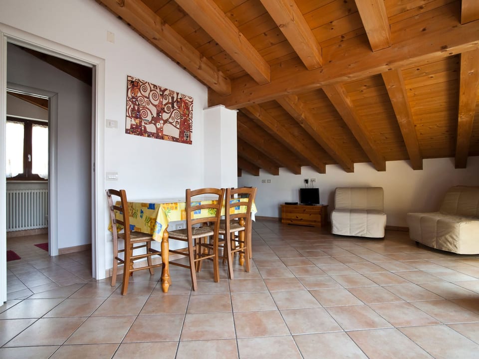 Dachgeschosswohnung con parcheggio privato - Salionze