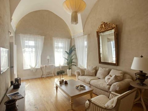 "Oia Mansion" mit Whirlpool