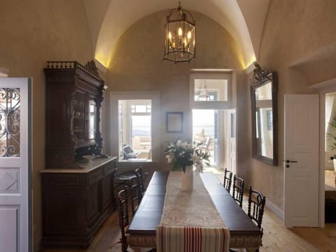 "Oia Mansion" mit Whirlpool